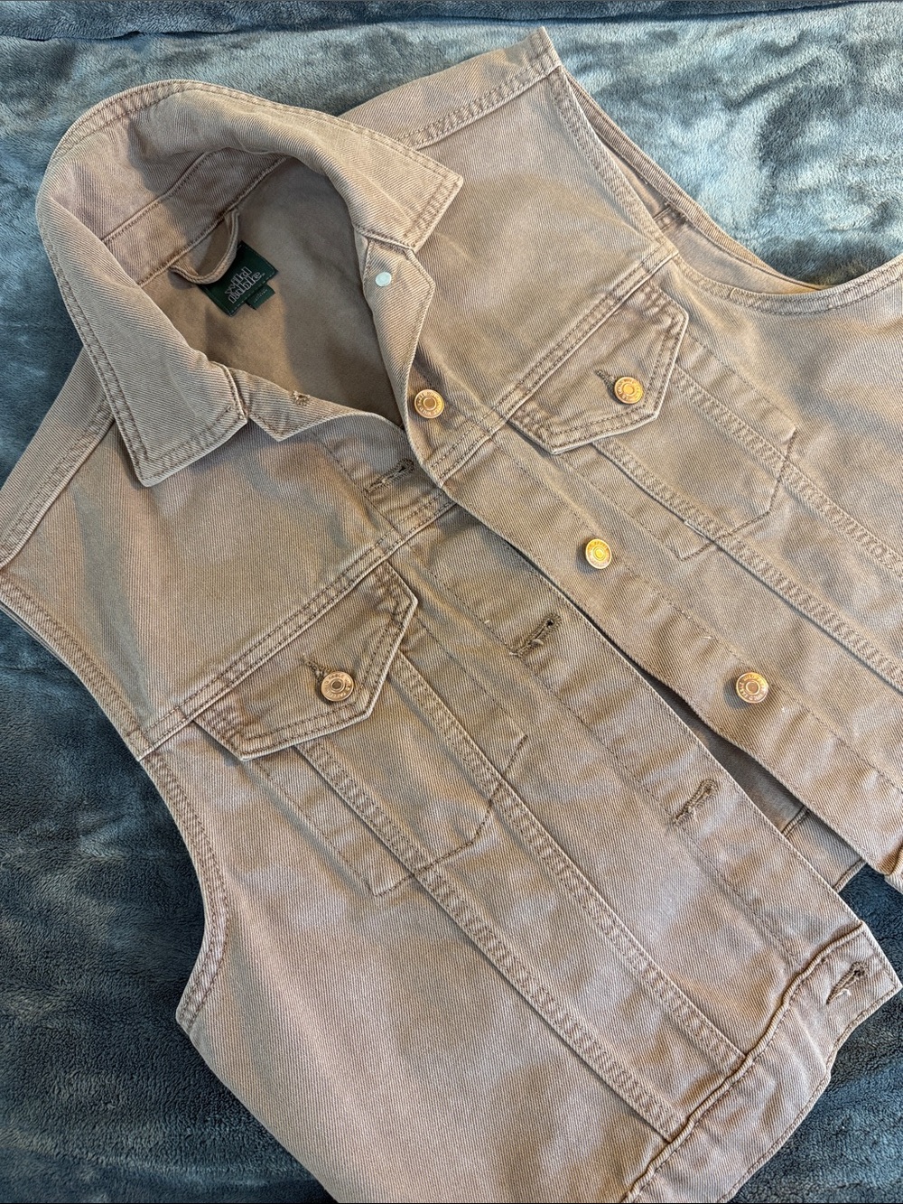 wild fable Green Logo Clothing Tag on Tan Fabric